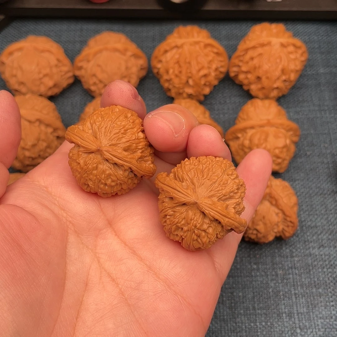 文玩核桃把件R**h白狮子35