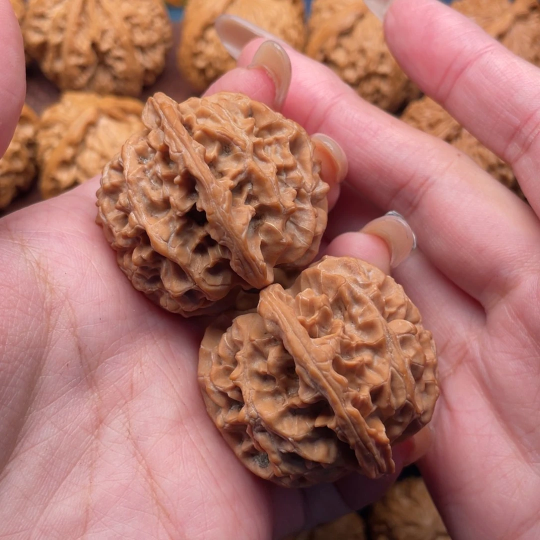 文玩核桃把件全品苹果红皮42