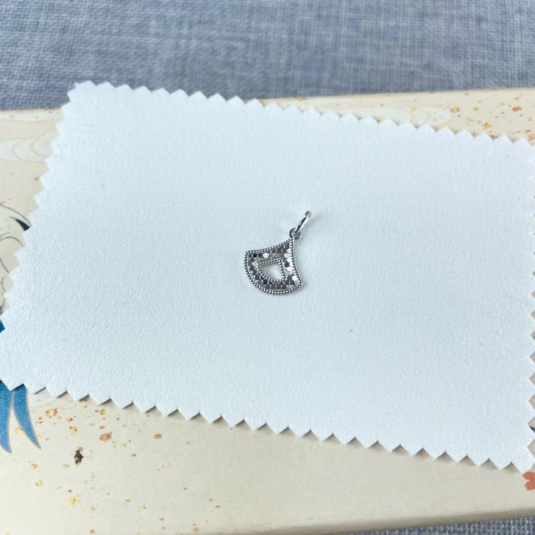 PT950 铂金吊坠  鱼鳞小裙子  简约时尚  S 93154