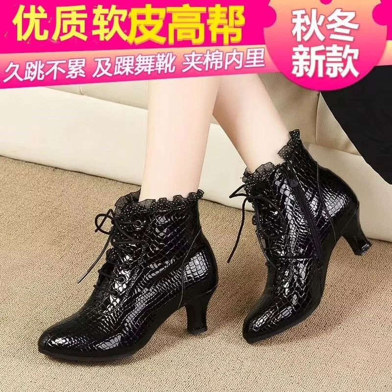 广场舞蹈鞋2023新款秋冬季中跟软皮百搭小短靴女鞋加绒软皮马丁靴