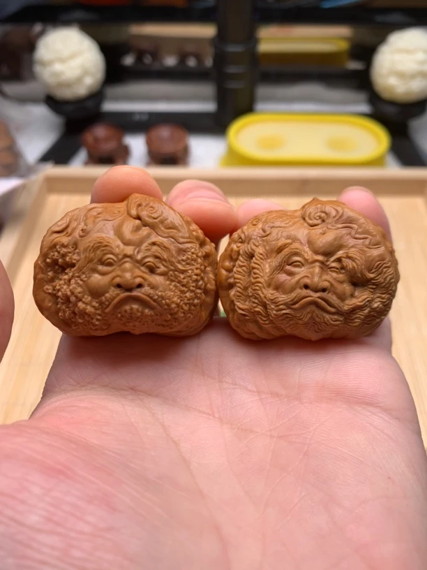 白狮子异型雕刻作品（达摩）