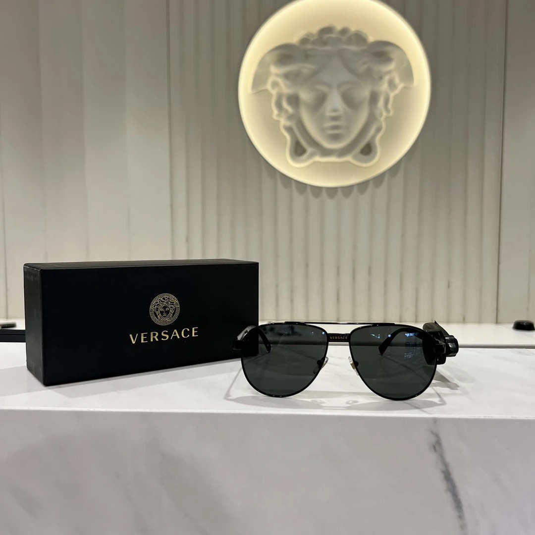 全新未使用 Versace/范思哲 范思哲男士黑色字母logo飞行员墨镜