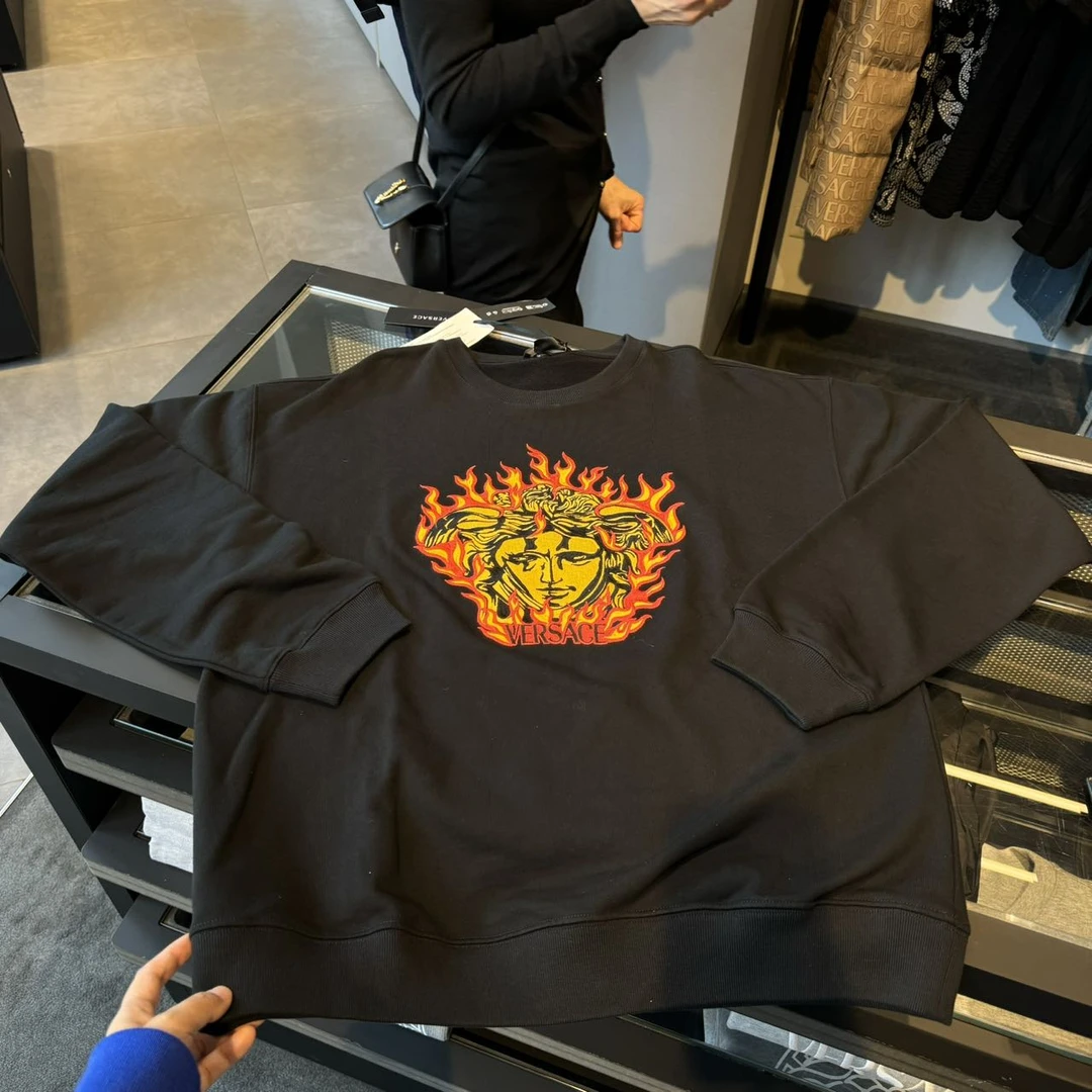 未使用 VERSACE/范思哲 男款黑色美杜莎火焰时尚圆领长袖卫衣