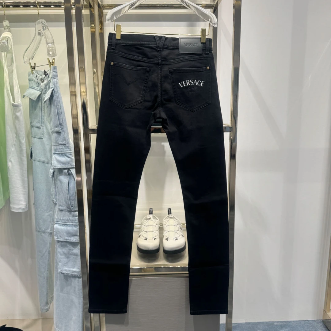 全新未使用 VERSACE/范思哲 范思哲男士新款时尚黑色刺绣牛仔裤