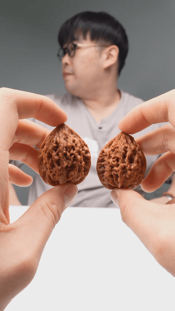 【闪购商品】文玩核桃把件十三陵鸡心（送）