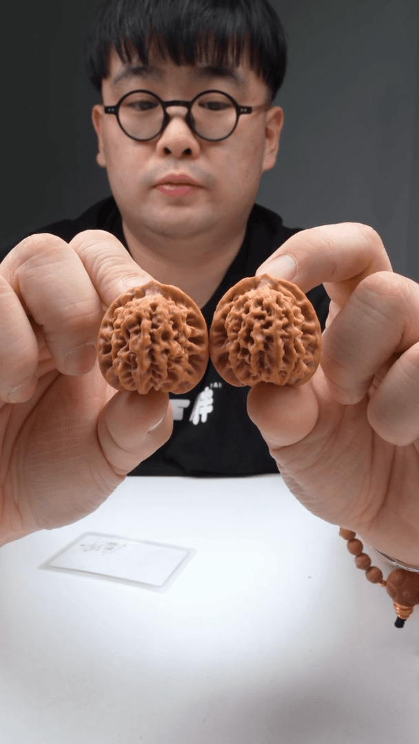 【闪购商品】文玩核桃把件原树秦闷尺寸35mm1号