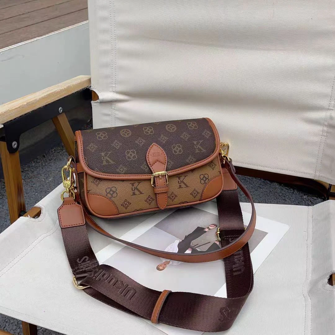 2025新款女包单肩斜挎腋下包法棍包时尚百搭小方包