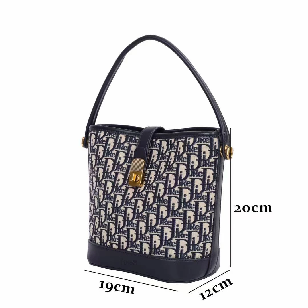 2025新款高订轻奢复古单肩女包水桶包时尚百搭手提斜挎水桶包小众