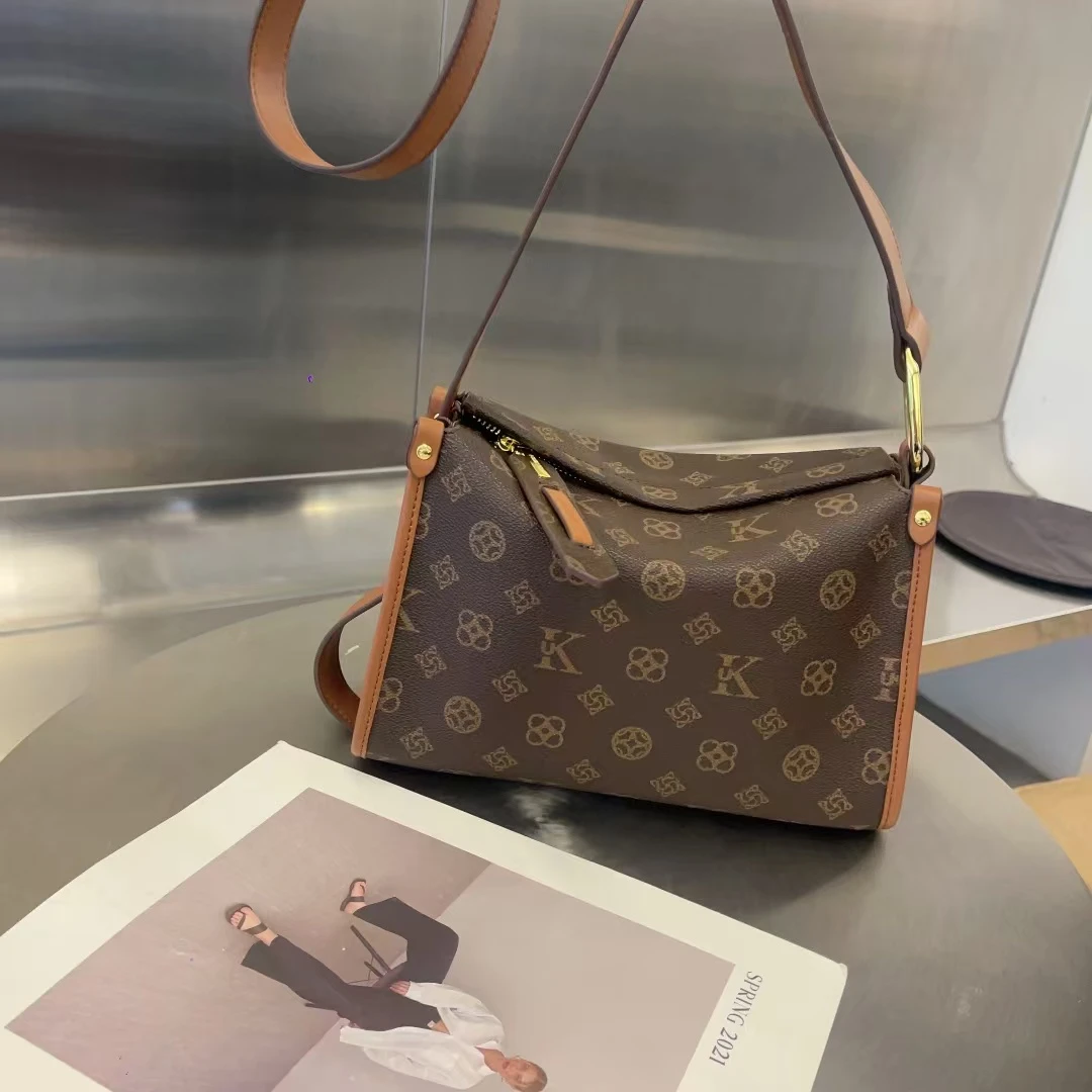 2025新款百搭时尚大容量质感单肩斜挎饺子水桶包休闲女士复古