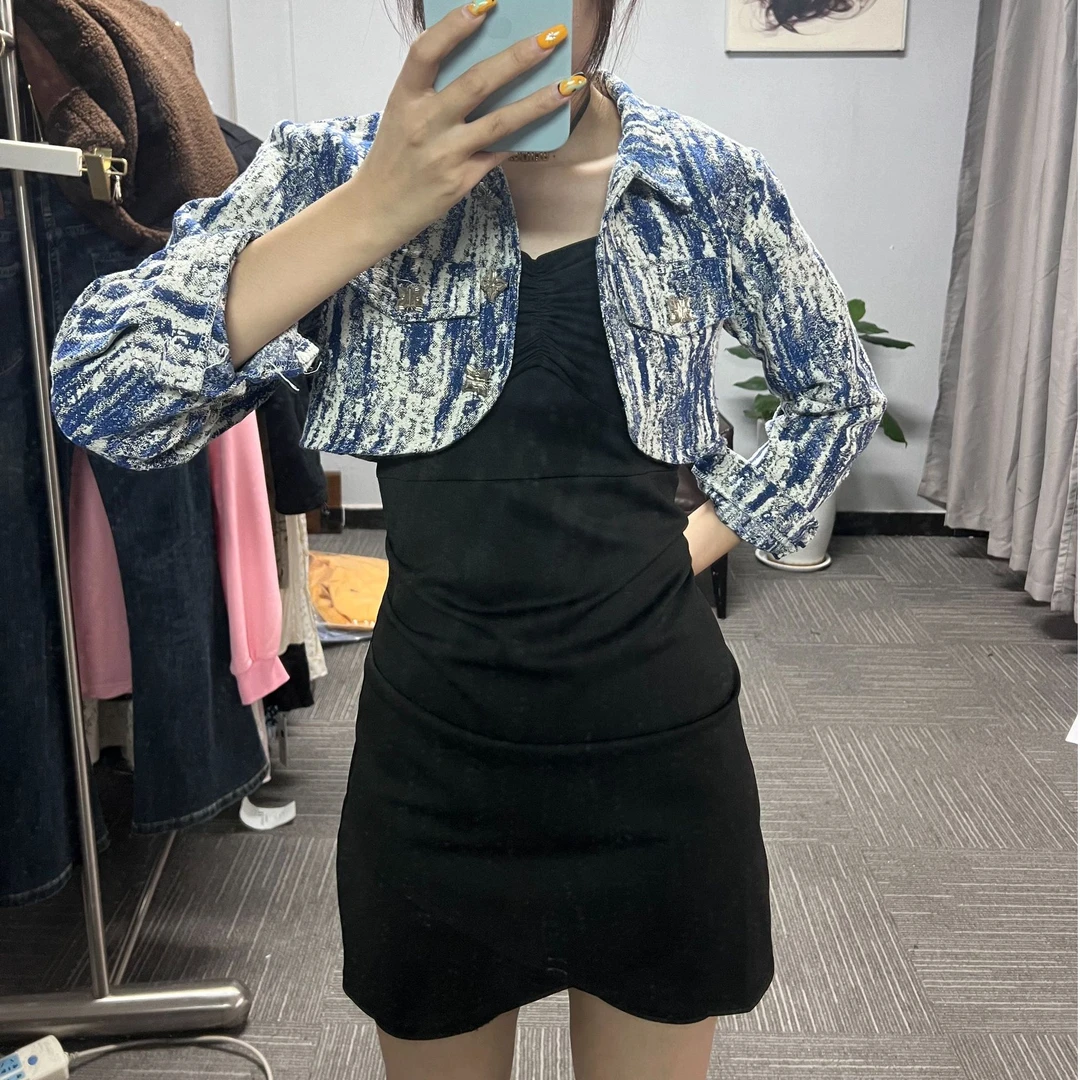 021收腰显瘦2024吊带连衣裙女外搭韩版秋季设计感单排扣外套上衣