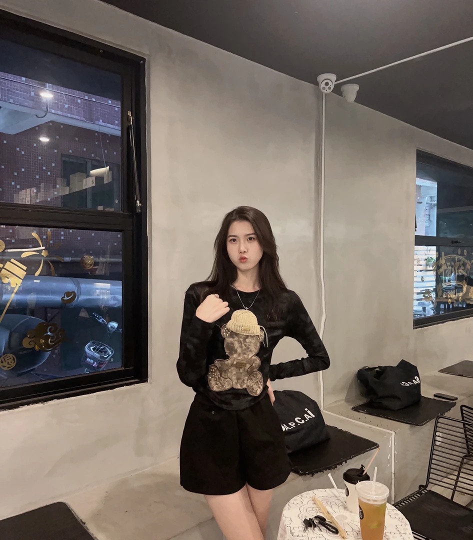 重工小熊立体钻加绒收腰打底女内搭秋冬季新款高级感显瘦保暖上衣