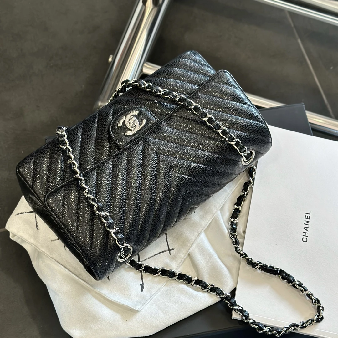 95新 Chanel/香奈儿 Chanel 黑银V纹CF中号 单肩斜挎包