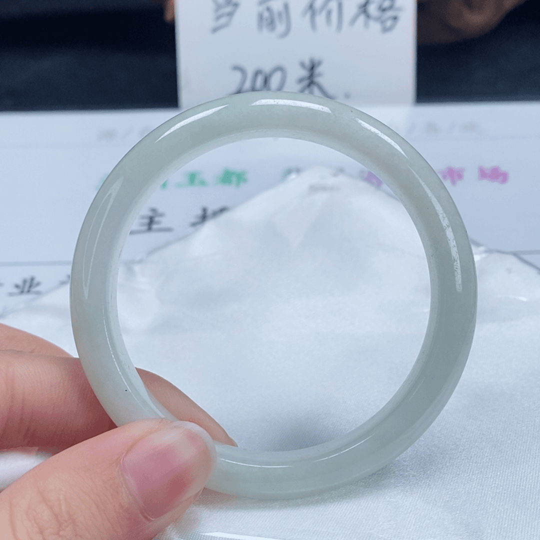 【闪购商品】翡翠手镯未镶嵌50