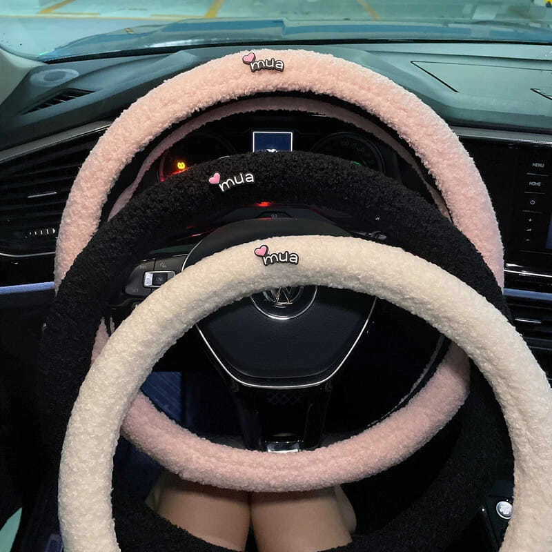 冬季可爱羊羔绒汽车方向盘套女性卡通时尚小字母花朵保暖秋冬把套