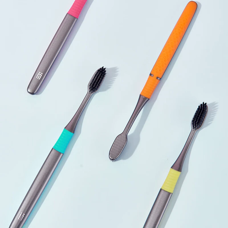 极简生活炭享 炭黑螺旋中毛抑菌牙刷*2支装 深层清洁 (颜色随机)