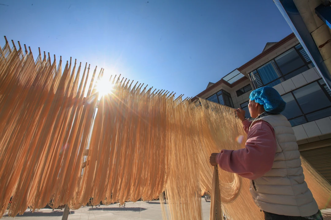 安徽岳西县非遗手工挂面月子面空心面早餐面条长寿面咸味送礼