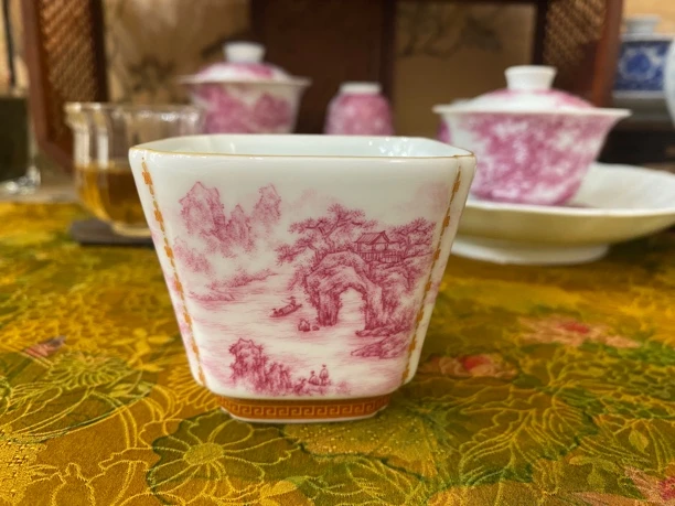 红春窑宝石红四方山水杯容量70毫安