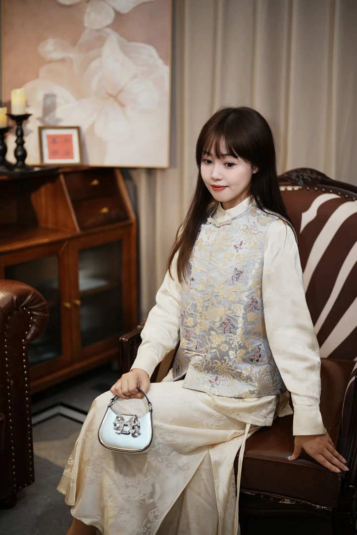 【锦说欢喜】‘蝴蝶’新中式桑蚕丝织金云锦圆领新中式马甲6807