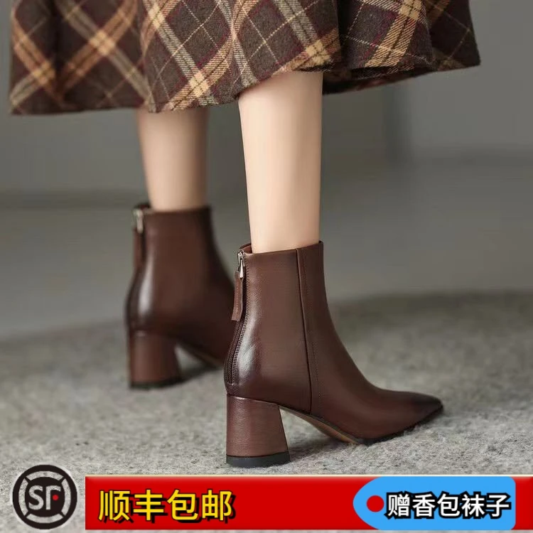 大东姚冬季新款2023秋冬软皮尖头高跟切尔西短靴女后拉链踝靴马丁