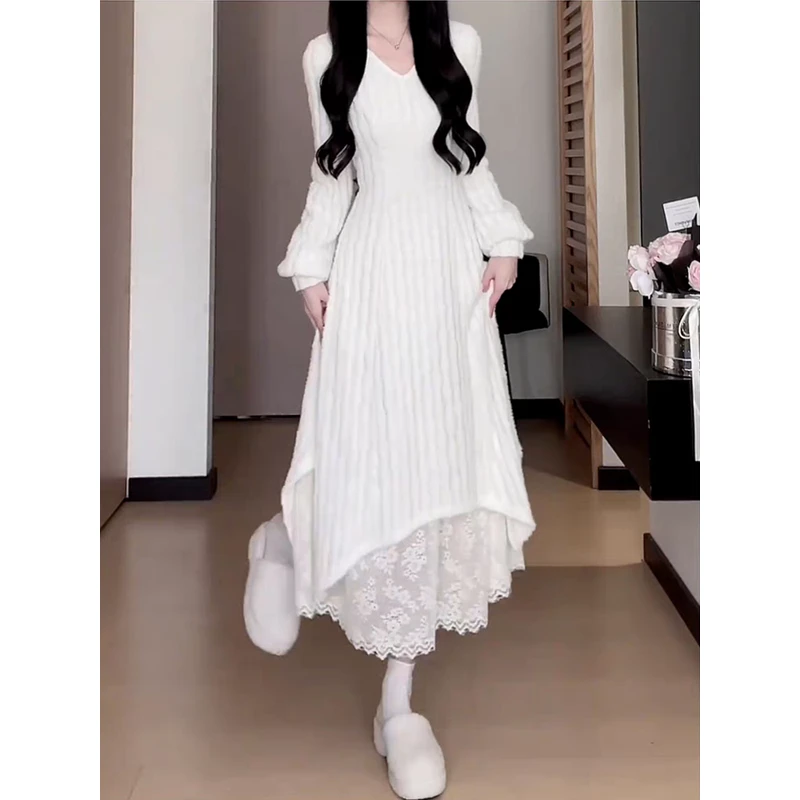 白色长袖针织连衣裙女秋冬2024新款法式高级设计感蕾丝拼接长裙