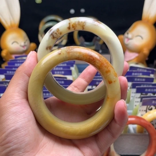 蛇纹石玉手镯未镶嵌闪***牛