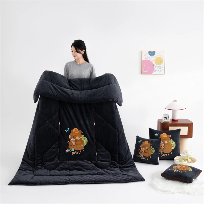 加厚宝宝绒抱枕被子两用车载多功能靠垫枕头办公室沙发折叠午睡被