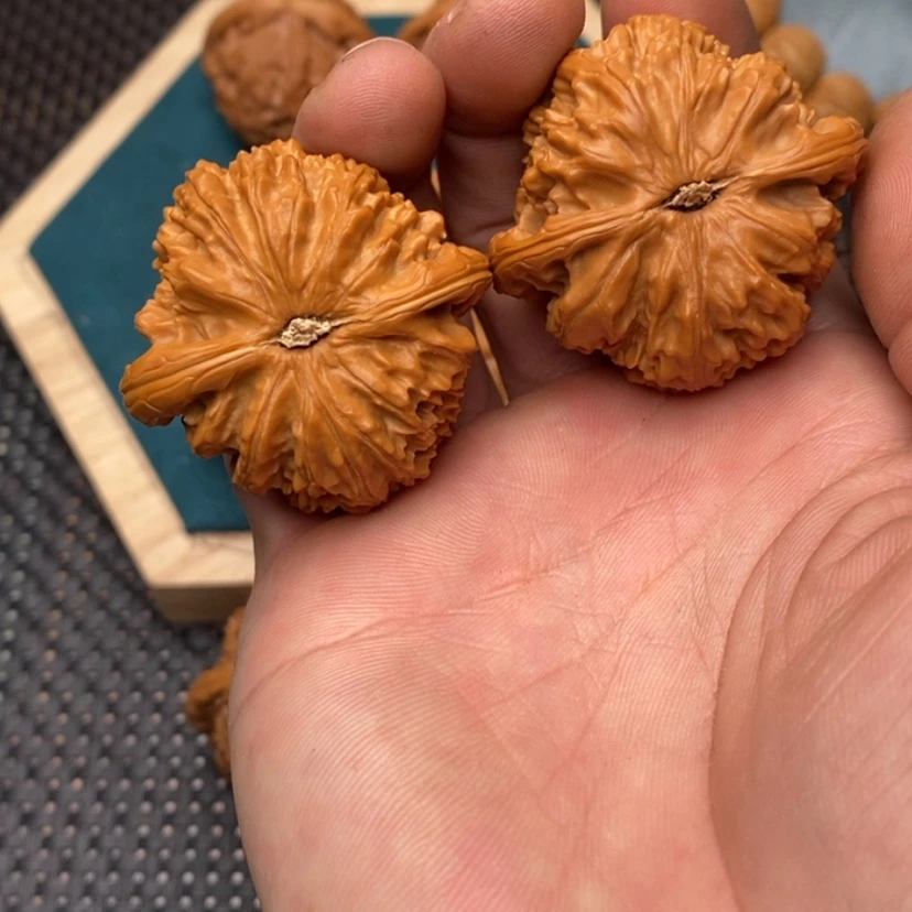 【闪购商品】桃核吊坠41球白