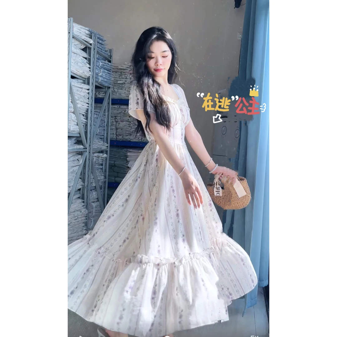 爱乐之城方领连衣裙碎花气质复古夏季中长款设计感法式显瘦连衣裙