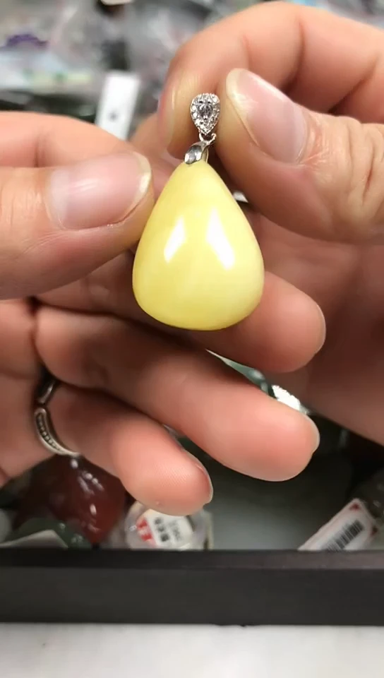 【闪购商品】蜜蜡裸石未镶嵌水滴型吊坠