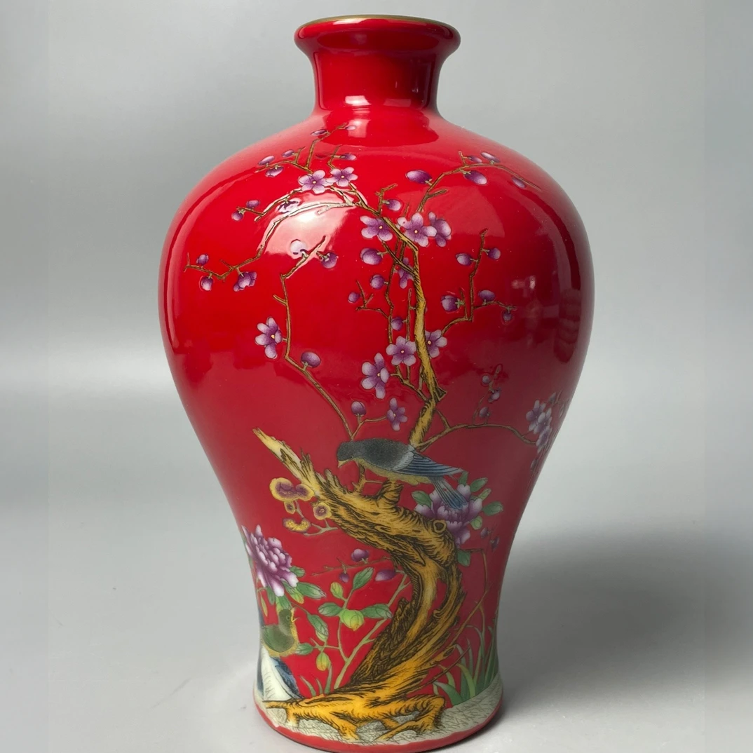 青花粉彩观赏摆件瓶