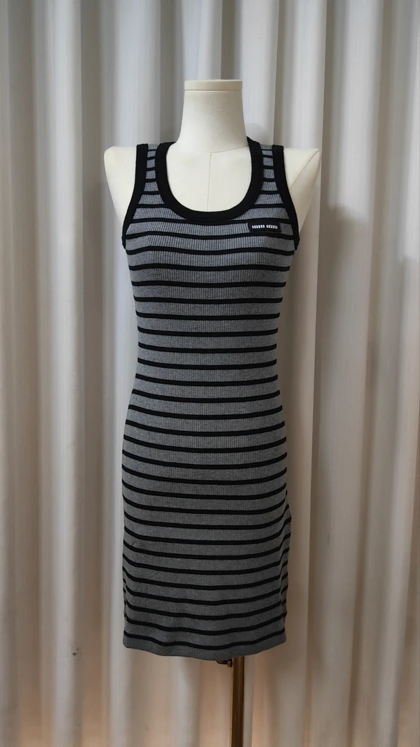 简约休闲风撞色条纹修身显瘦羊毛针织背心连衣裙女