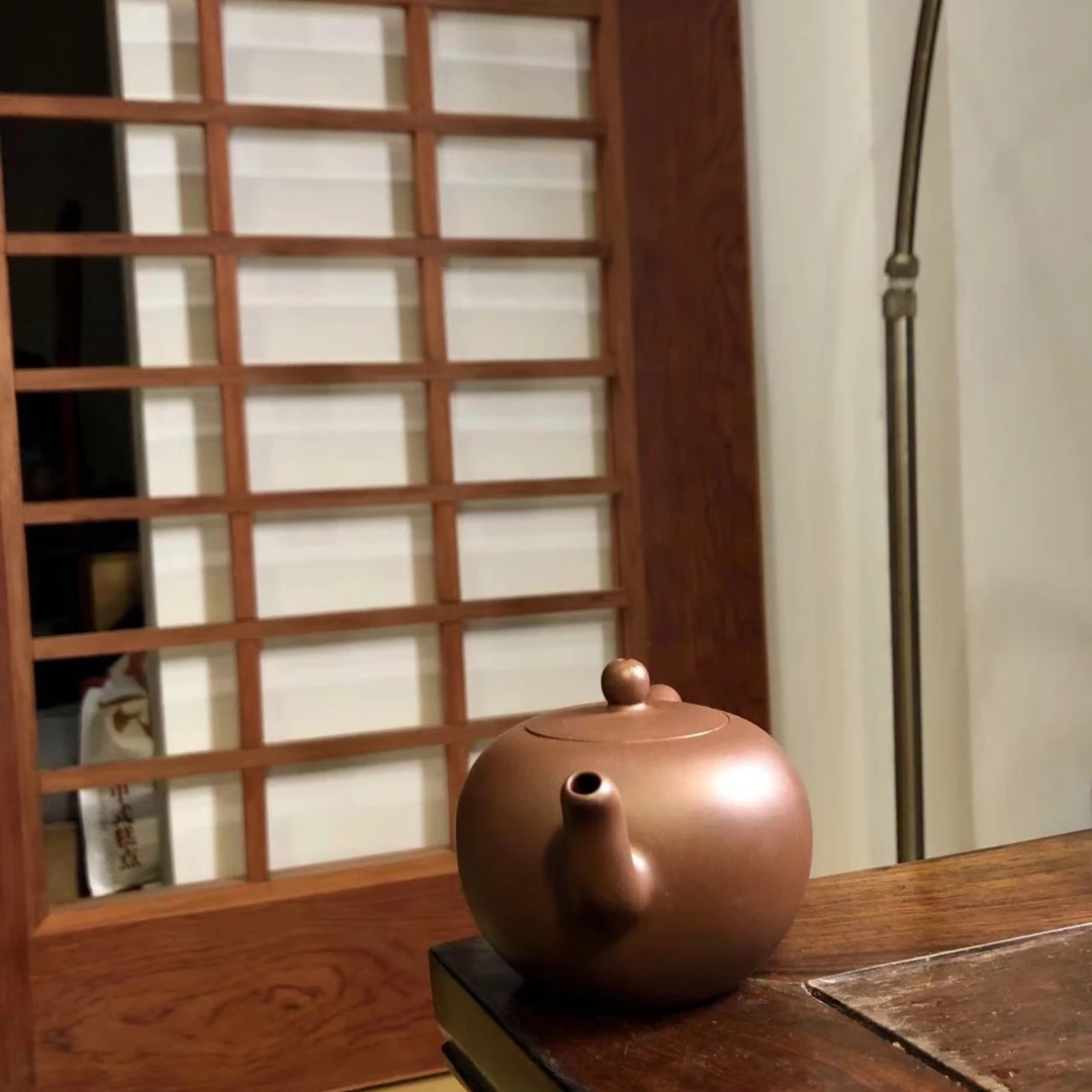 一粒珠壶选用原矿家藏紫泥制作容量180cc壶型圆润做工精细