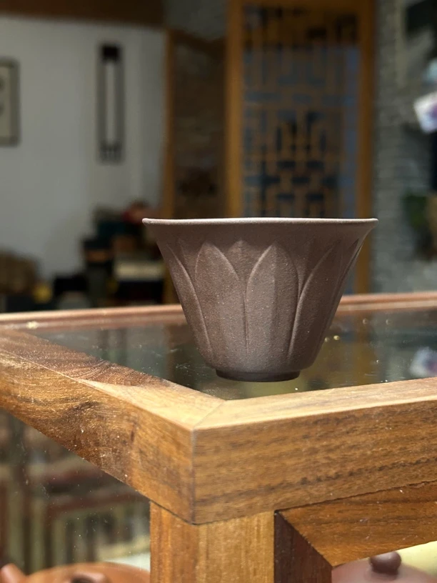 菱花主人杯选用老紫泥手工制作容量侘寂风70cc