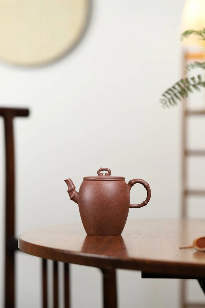 怡竹壶选用陈腐多年的降坡段泥精工制作容量230cc薄胎