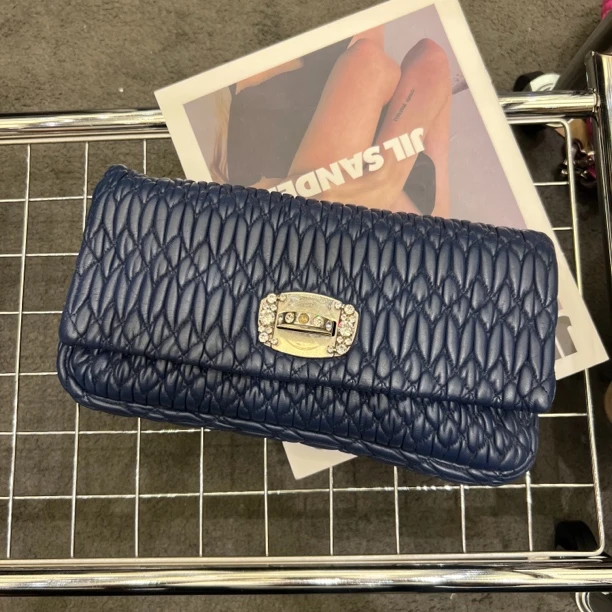 90新 MIU MIU/缪缪 MiuMiu/缪缪 藏蓝色宝石链斜挎包 35738