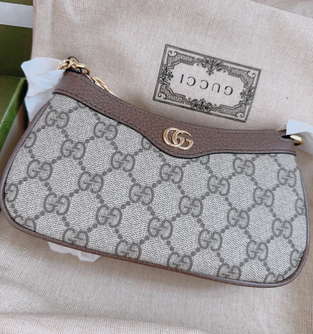 99新 GUCCI/古驰 GUCCI/古驰 老花草莓腋下包 F40728