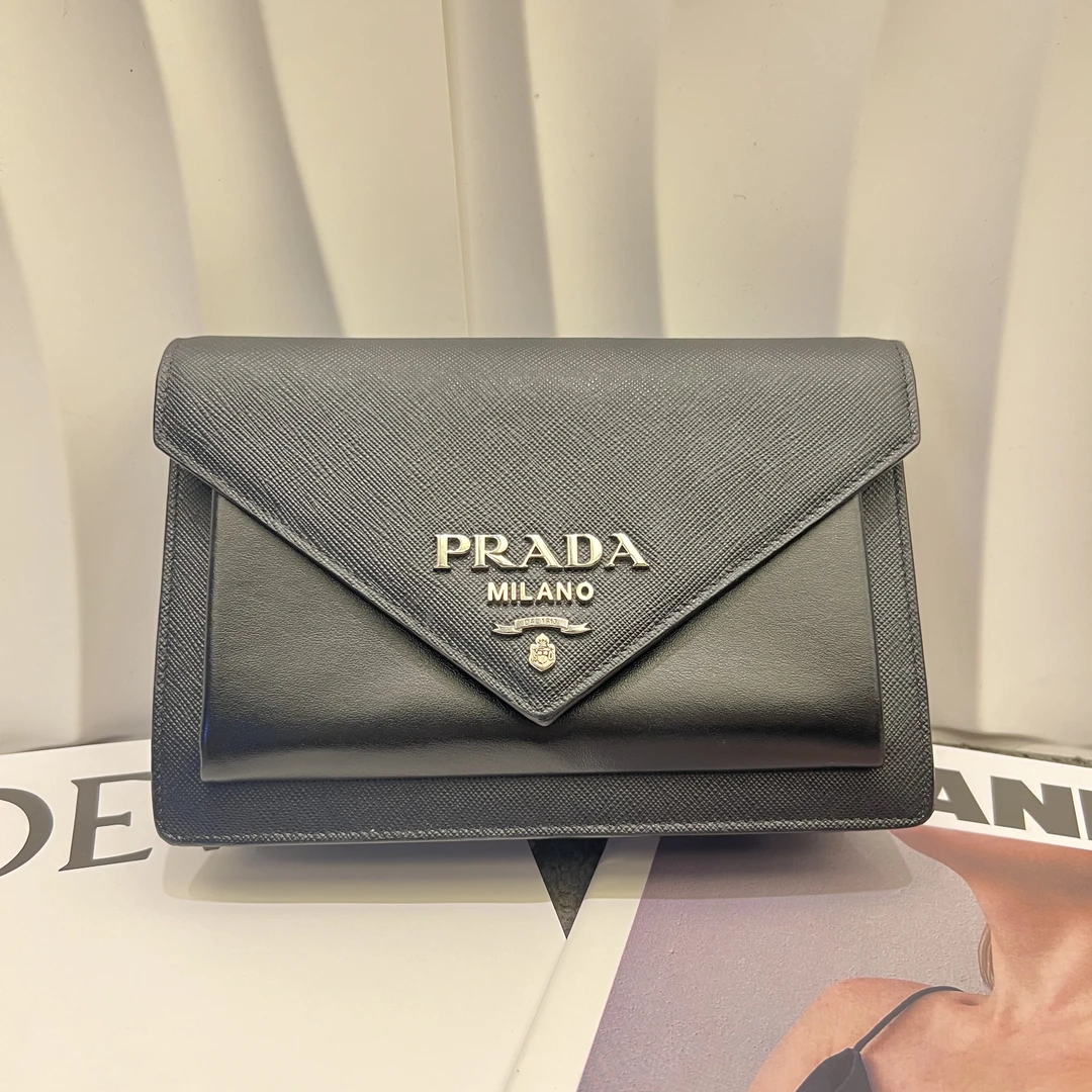 95新 Prada/普拉达 PRADA/普拉达黑色信封斜挎包 56738
