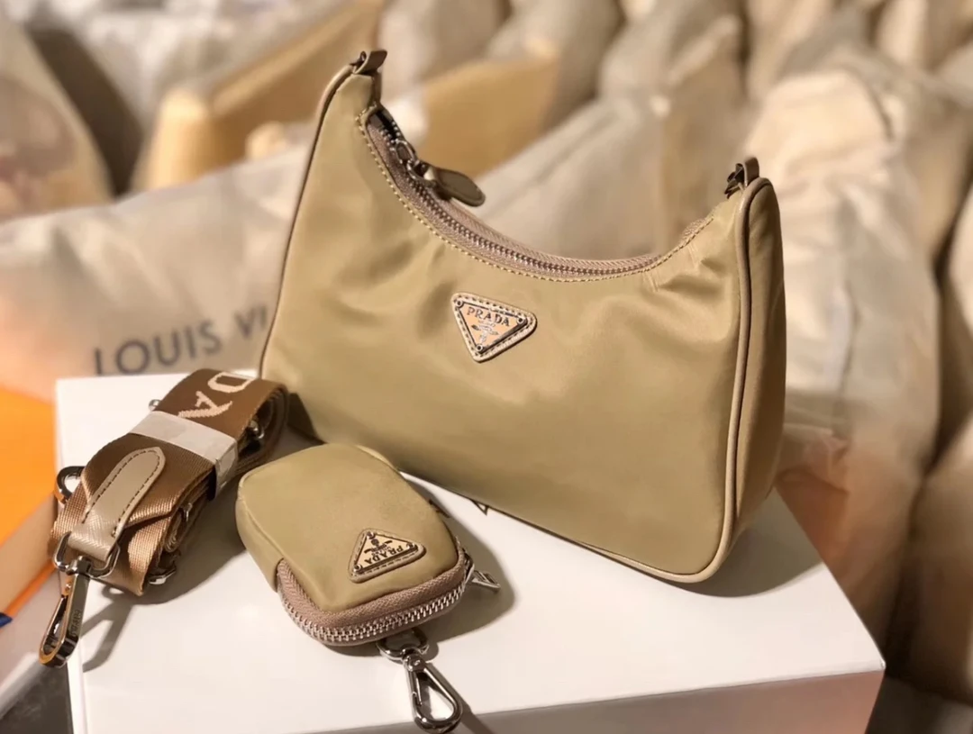 95新 Prada/普拉达 PRADA/普拉达尼龙帆布三合一斜挎包 45281