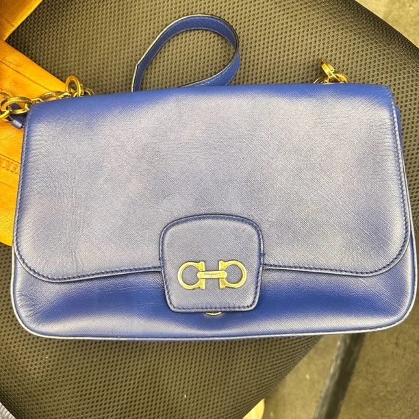 95新 FERRAGAMO/菲拉格慕 菲拉格慕 蓝色猪鼻子单肩包 07293