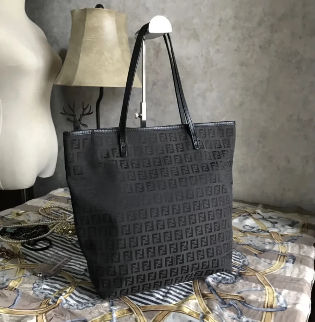 95新 FENDI/芬迪 FENDI/芬迪 老花托特纯黑色 13749