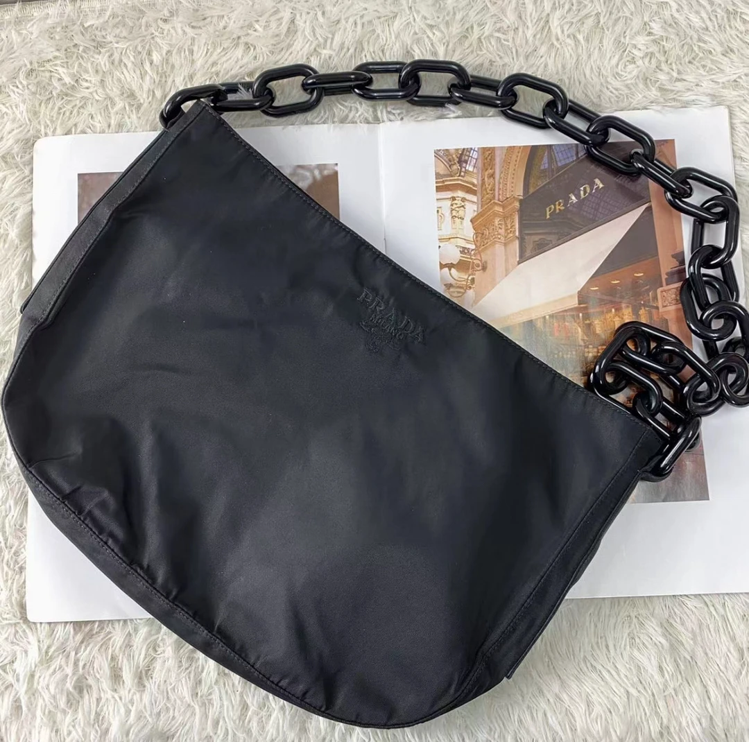 95新 Prada/普拉达 普拉达 黑色大链条腋下包 13621