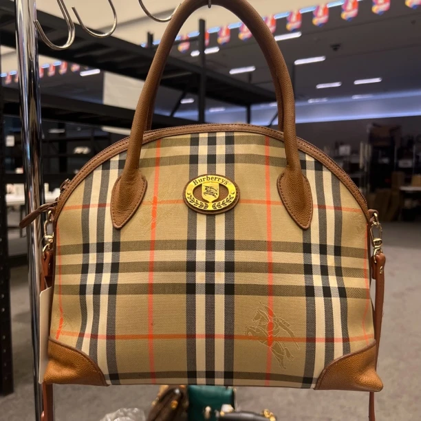 95新 BURBERRY/博柏利 BURBERRY/巴宝莉 战马格纹金标贝壳包14258