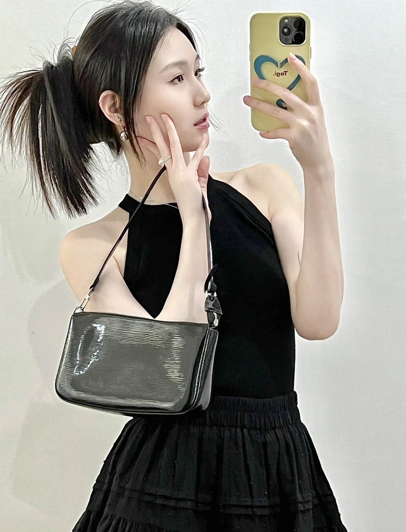 95新 LouisVuitton/路易威登 LV 黑色皮质水波纹腋下包 x23758