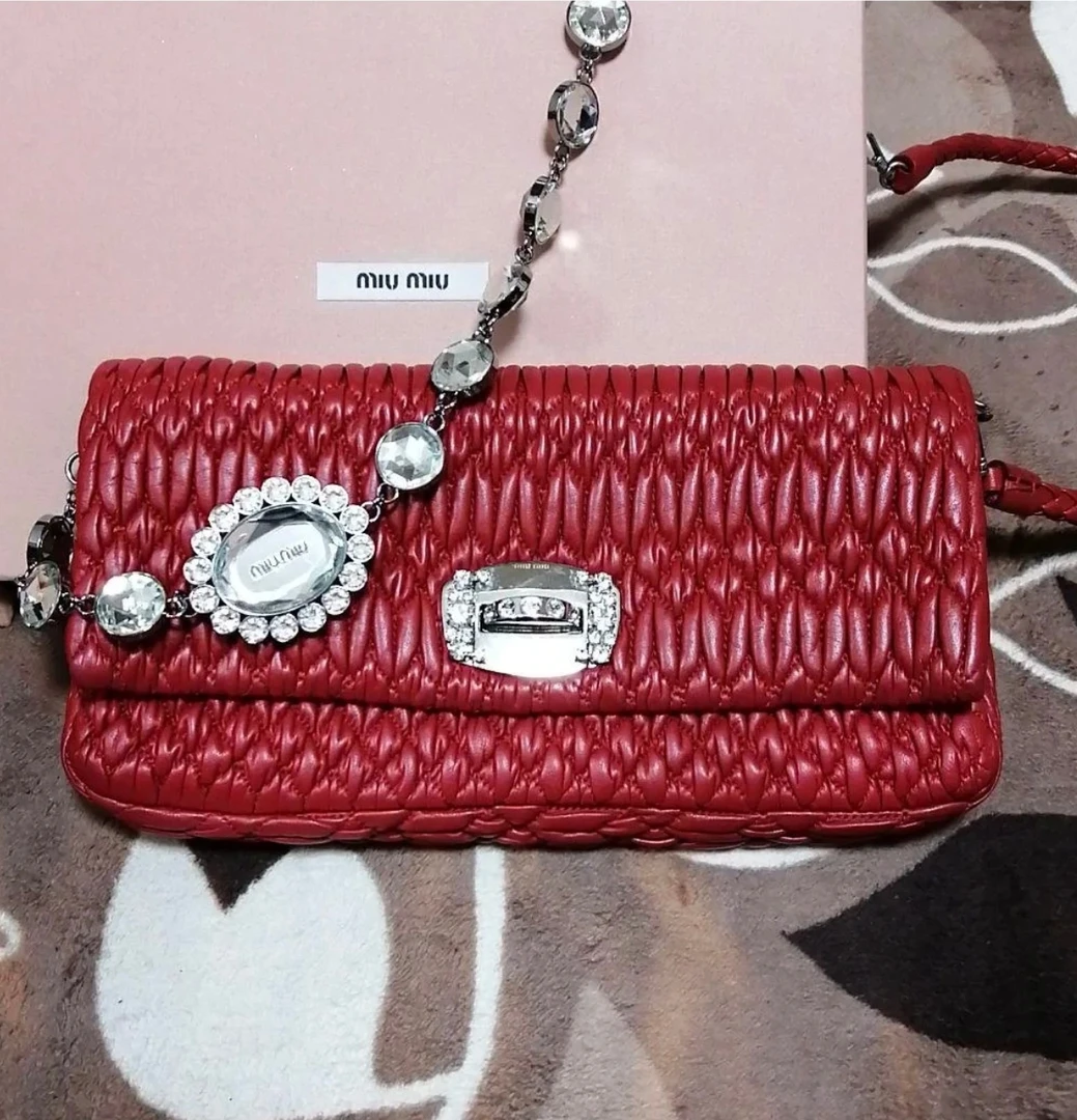90新 MIU MIU/缪缪 MiuMiu/缪缪 正红色宝石链小号斜挎包 32188