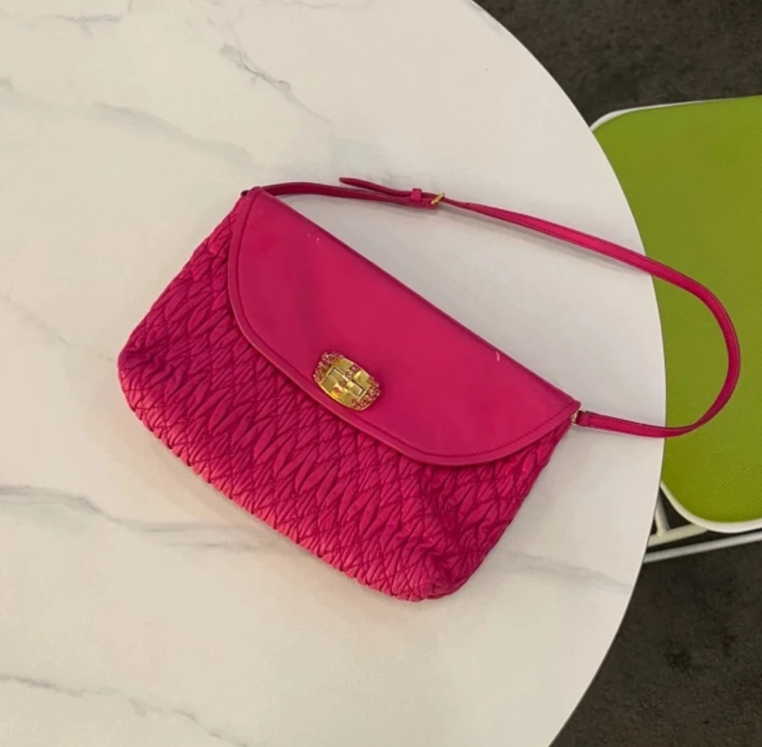 95新 MIU MIU/缪缪 缪缪  宝石红色腋下包 K20537