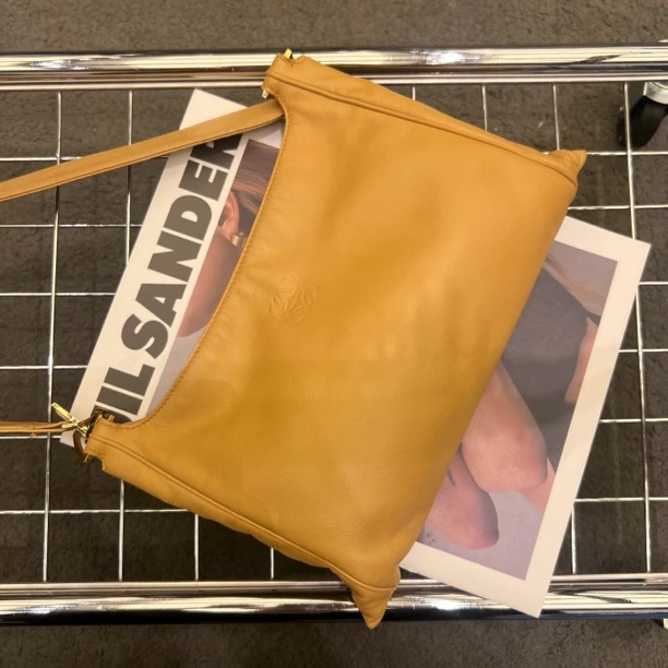 95新 LOEWE/罗意威 LOEWE罗意威 奶茶色麻将腋下包 16392
