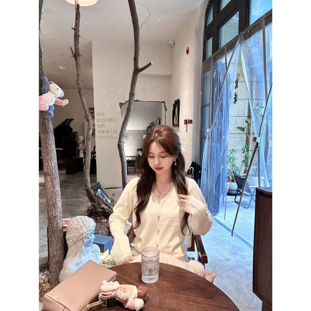 THE YIIX【白山茶】设计感蕾丝拼接上衣秋冬内搭