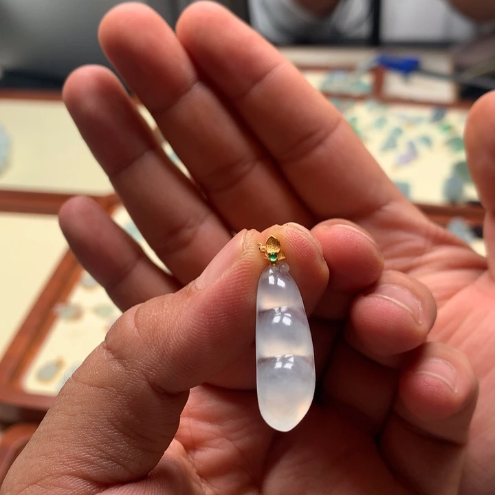 翡翠吊坠(不含链)18K金镶嵌