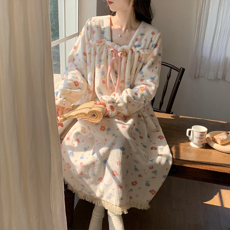 珊瑚绒睡衣女冬天保暖长袖网红风加厚加绒款法兰绒睡裙家居服套装