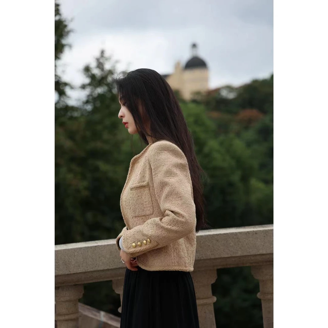 【清仓活动款】【凯旋门】意大利手工编织立体金扣小香风短款外套